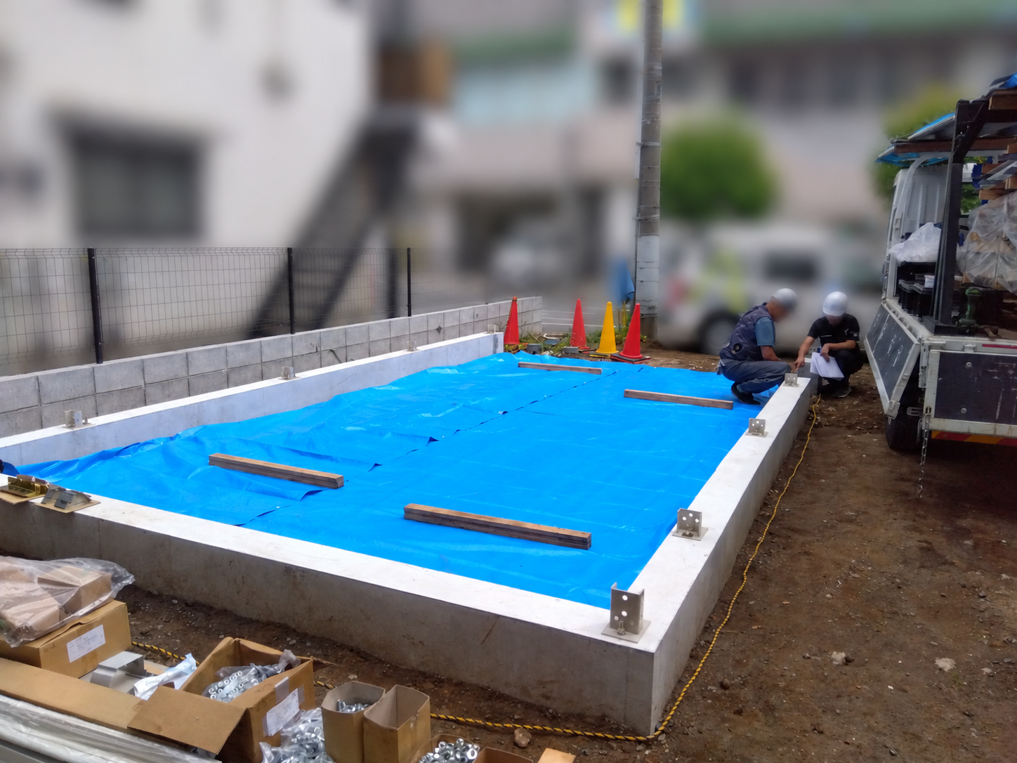 横浜市S様邸のガレージ基礎完成後、建方を始める前の様子
